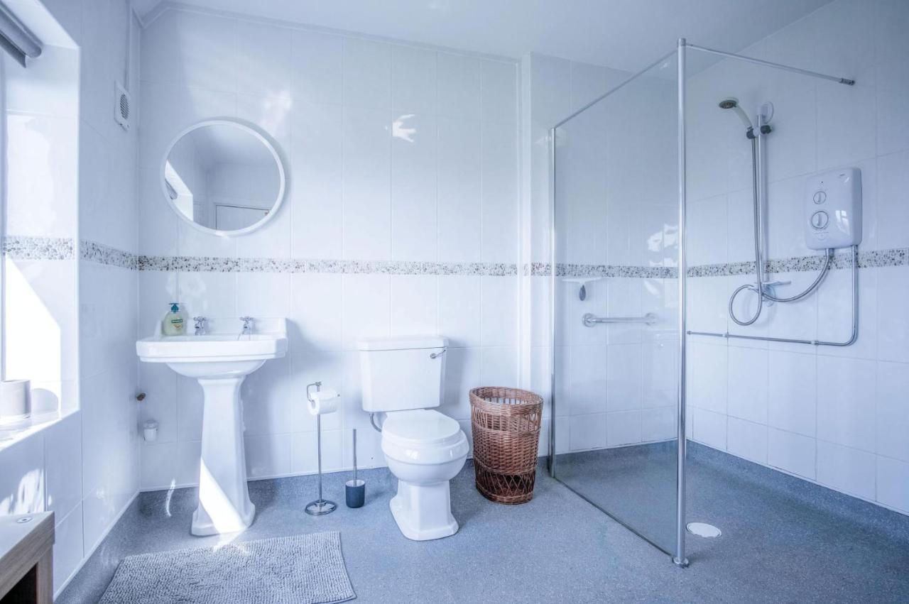Windy Walls - 3 Bedroom - *
