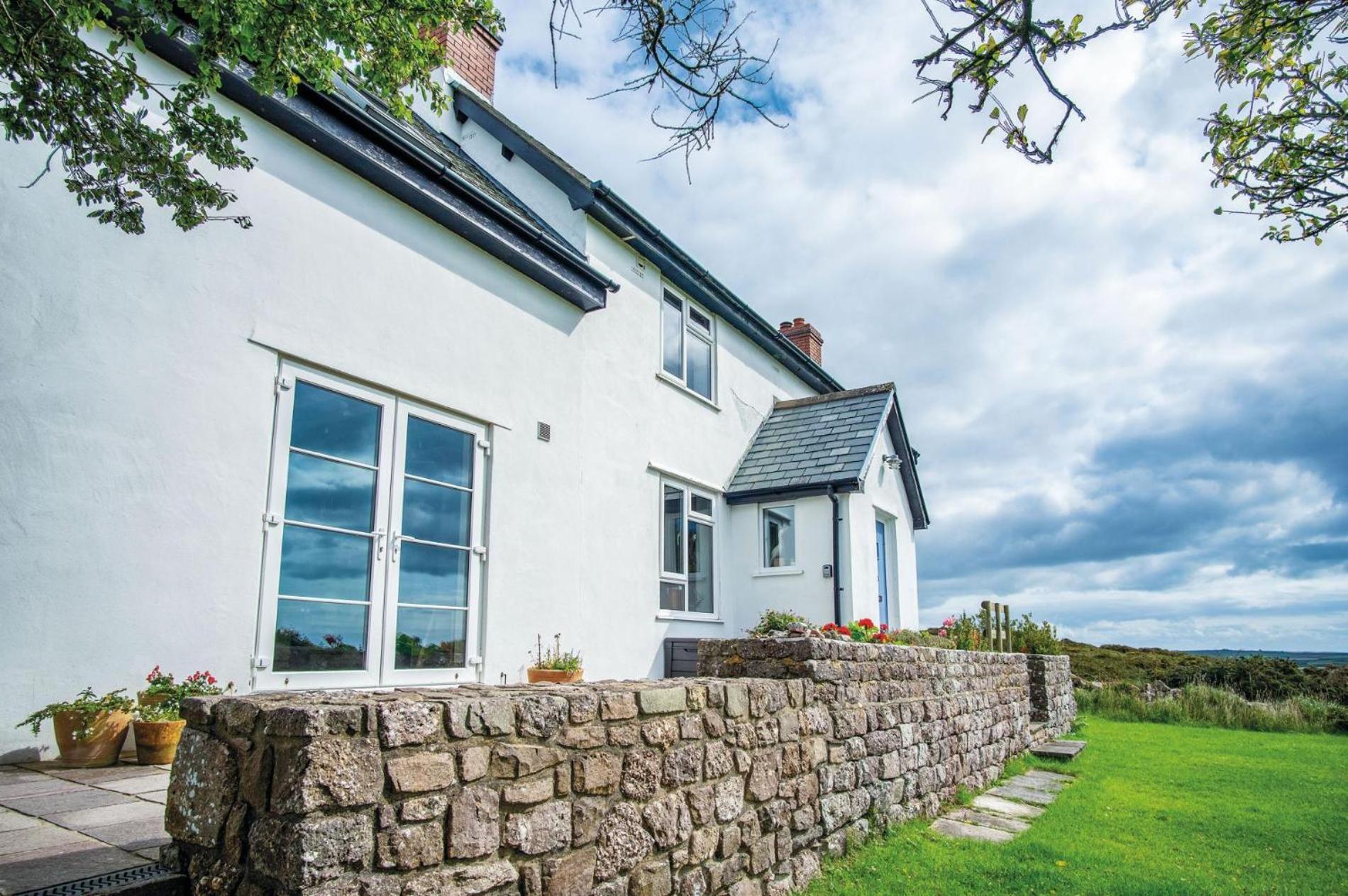 Windy Walls - 3 Bedroom - *